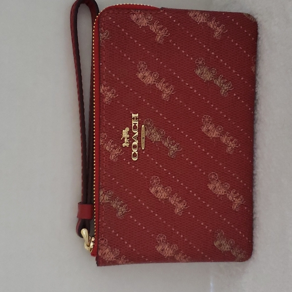 Coach |  NWT Coach Classic Horse & Carriage Wristlet Corner Zip - Picture 1 of 8